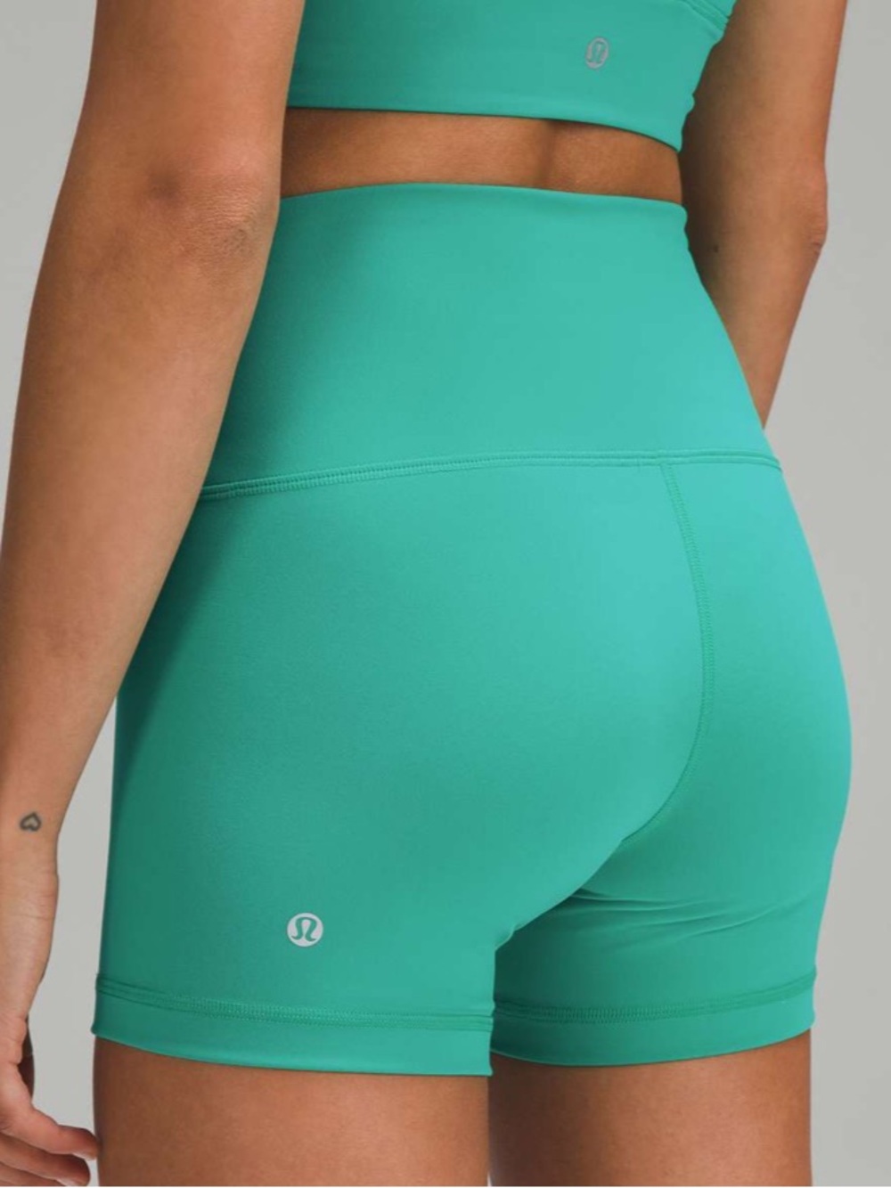 Lululemon Wunder Train High-Rise Short 6"
Kelly Green Athleisure